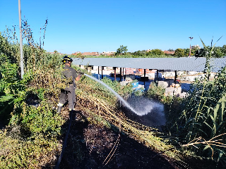 Alba Adriatica - Treni bloccati a causa di un incendio con un fronte di 5 chilometri